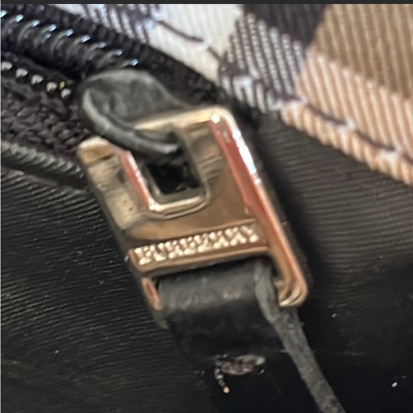 Burberry Tote Bag - Picture 6 of 9